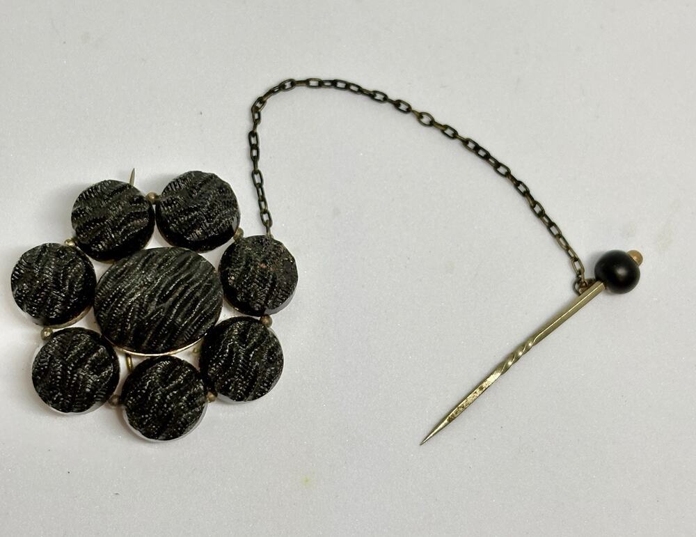 ANTIQUE VICTORIAN ENGLISH CREPE STONE MOURNING BAR PIN WITH SQUARE & OVAL SHAPES